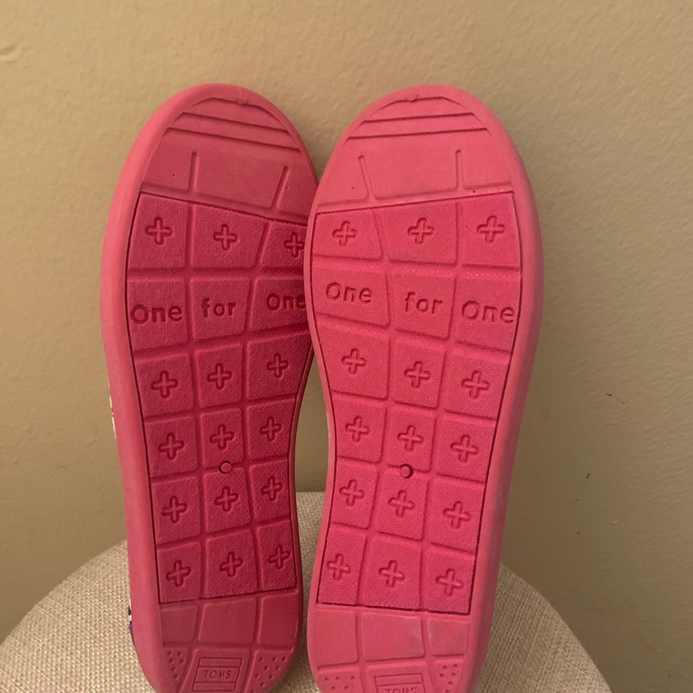 Toms - Picture 6 of 7